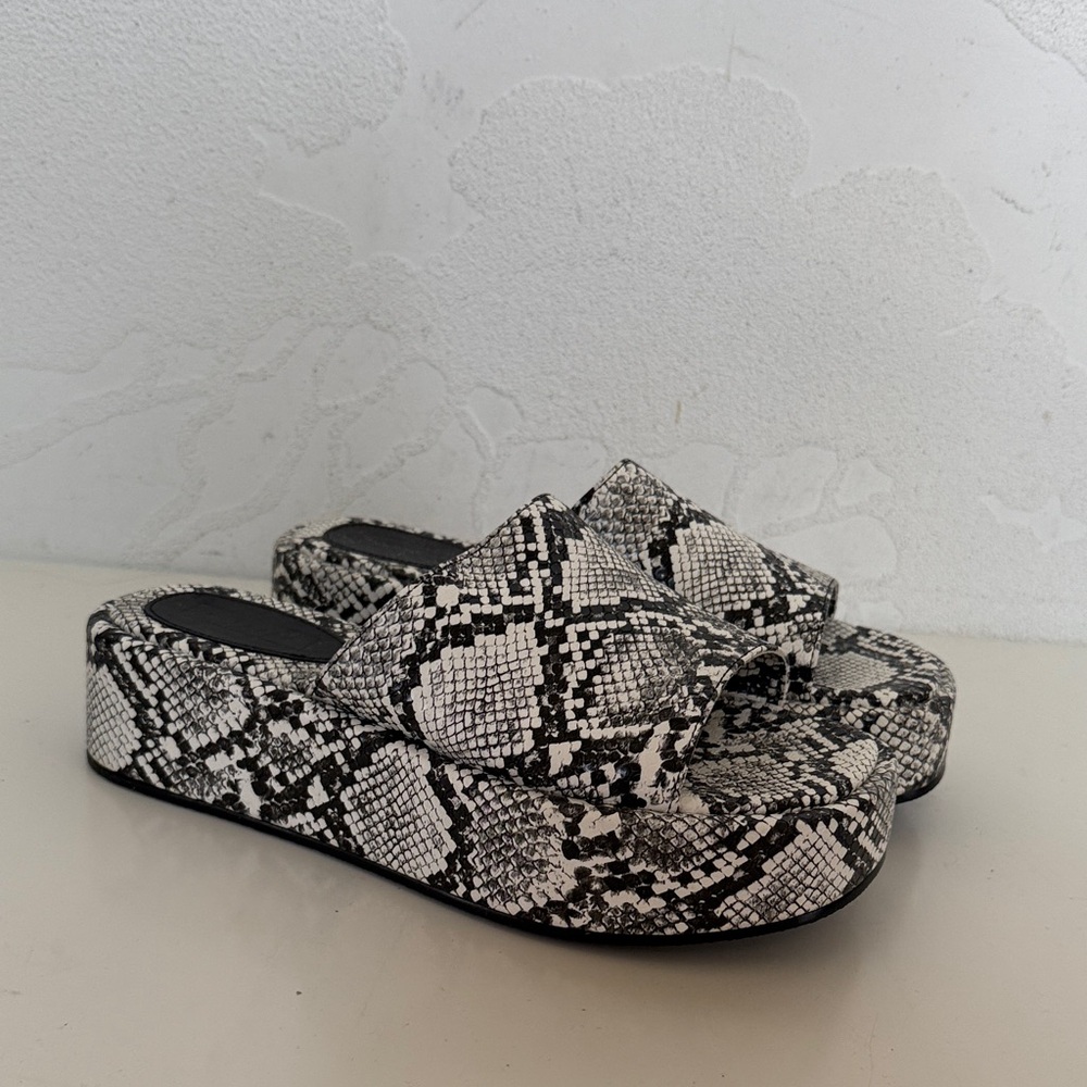 Topshop Women's Black White Snake Print Platform Slip on Sandals Size 36